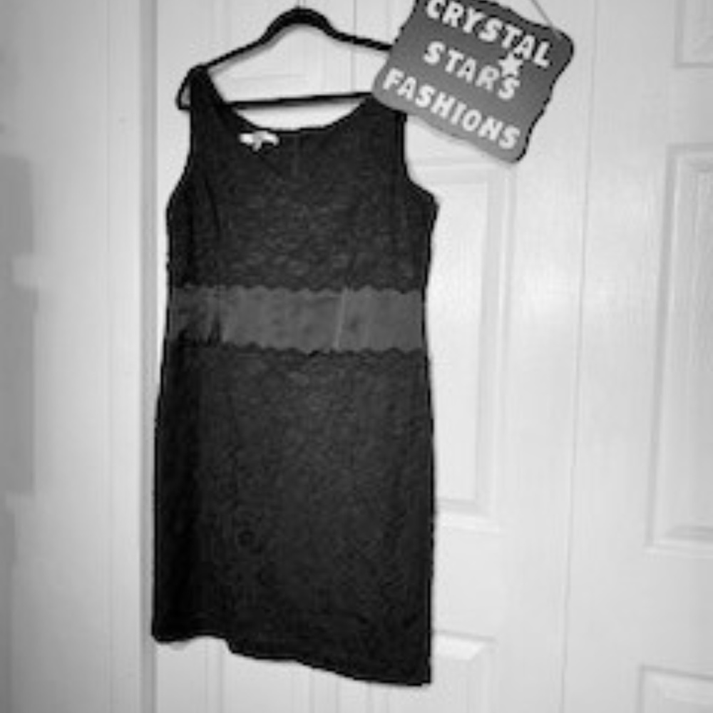 Evan-Picone Sleeveless Black Lace Cocktail Dress